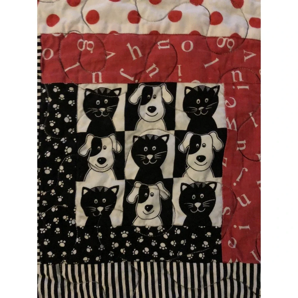 Vintage Quilt Lap Cat & Dog Patchwork Machine Quilted Red White Black 60x76 Cute